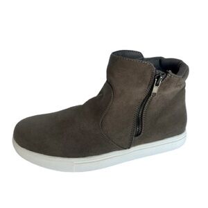 NWT IZOD Womens Mila 1412916 side zipper casual faux suede ankle boots grey 8.5